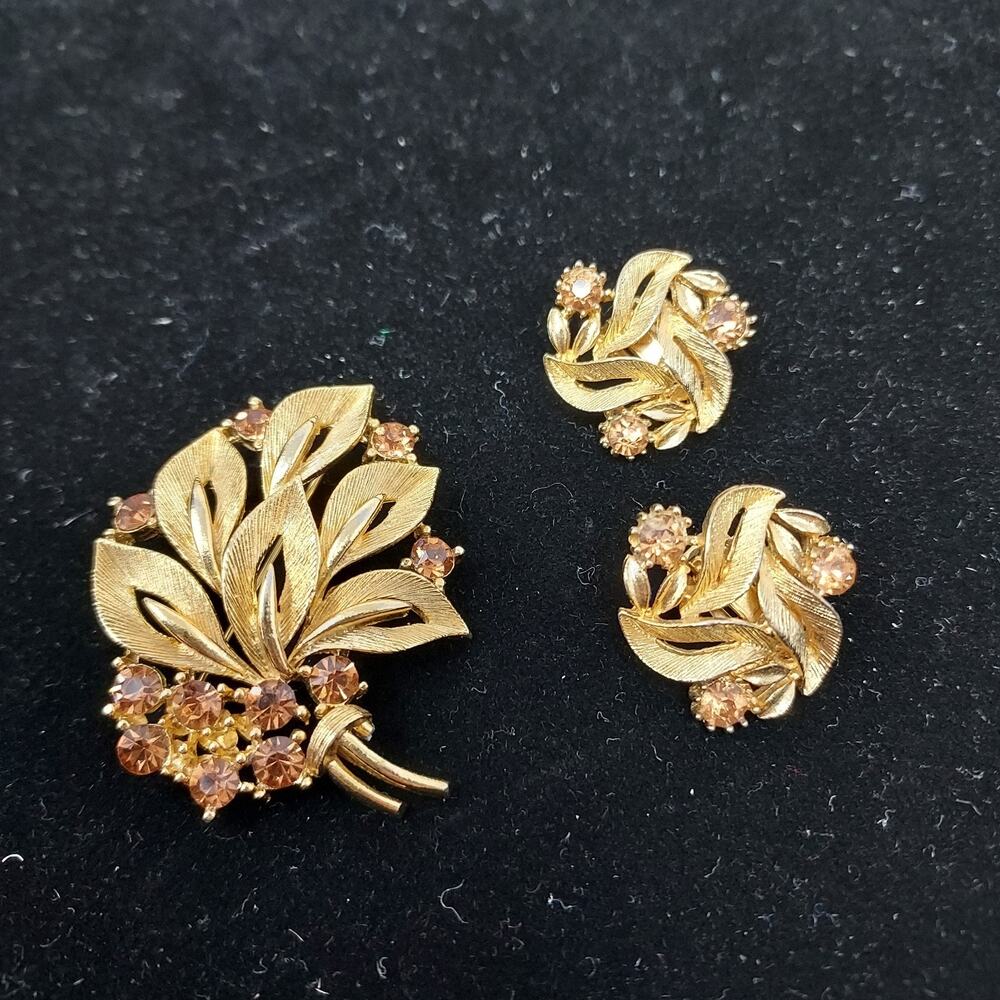Vintage Lisner Gold Tone Marigold Rhinestone Brooch Earring Set
